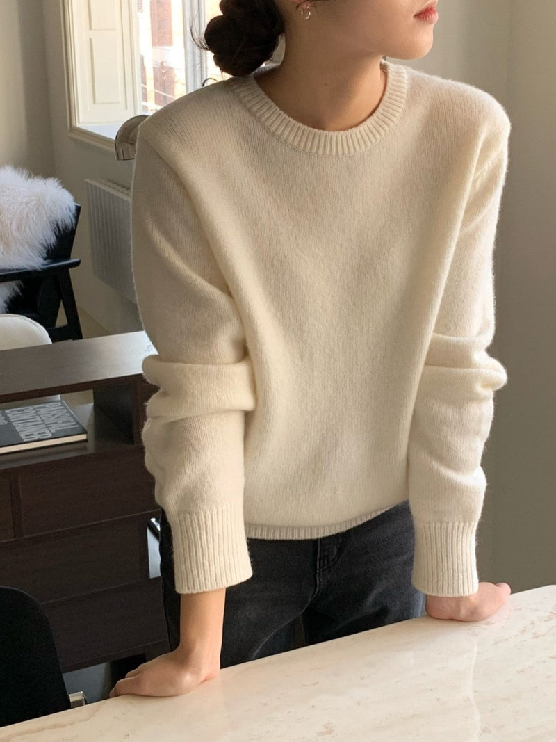 BACK SLIT WOOL O-NECK KNIT