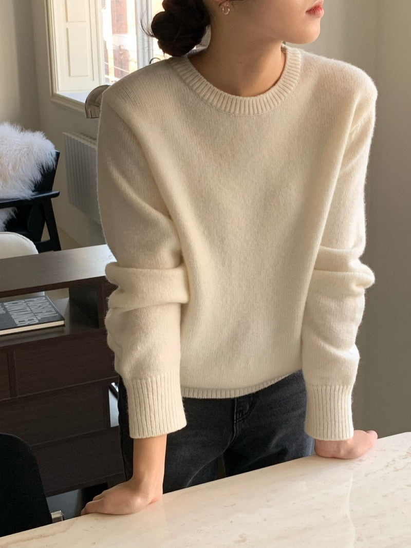 BACK SLIT WOOL O-NECK KNIT
