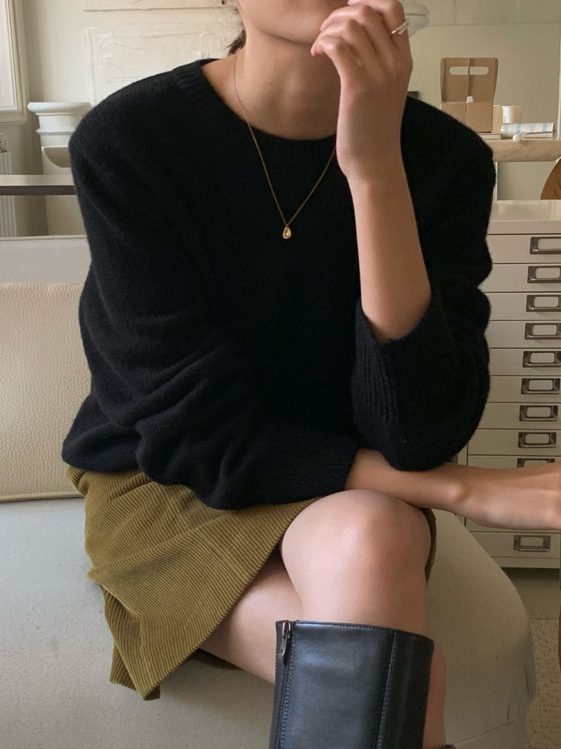 BACK SLIT WOOL O-NECK KNIT