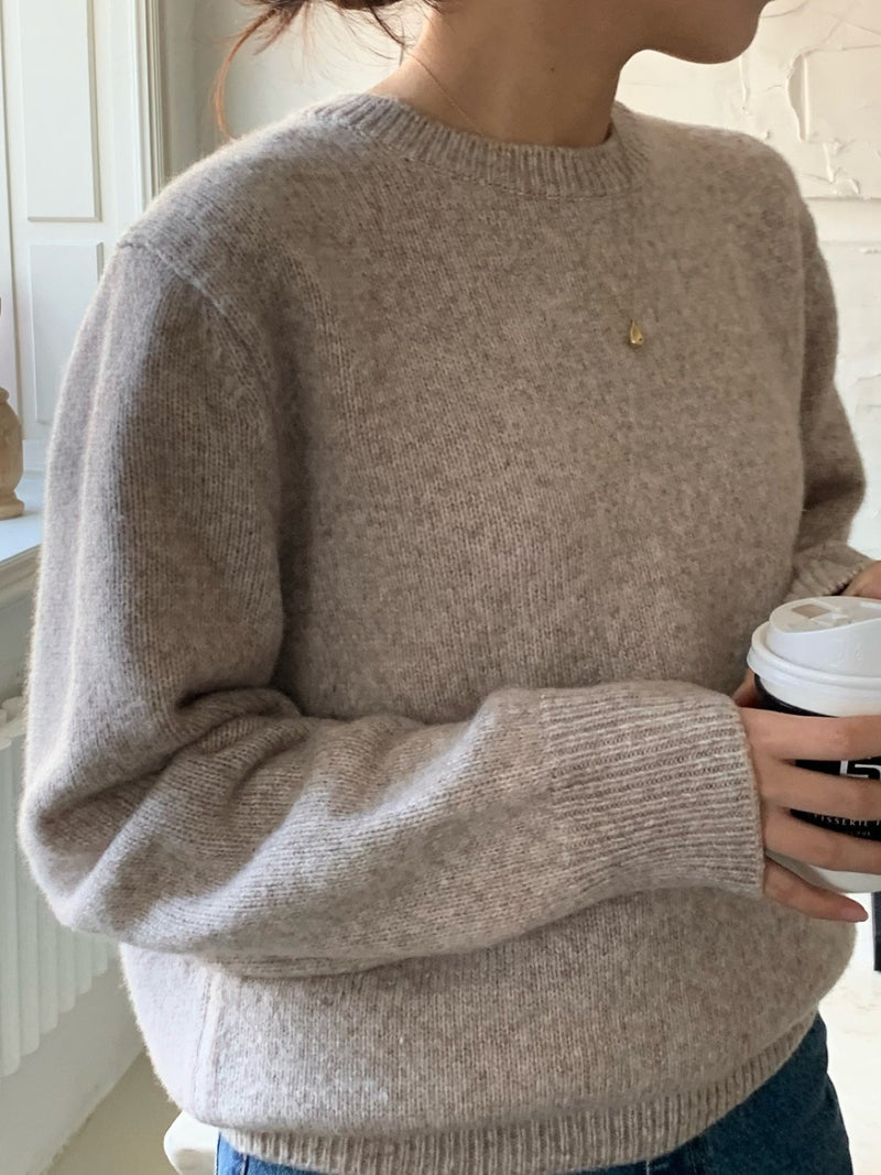 BACK SLIT WOOL O-NECK KNIT