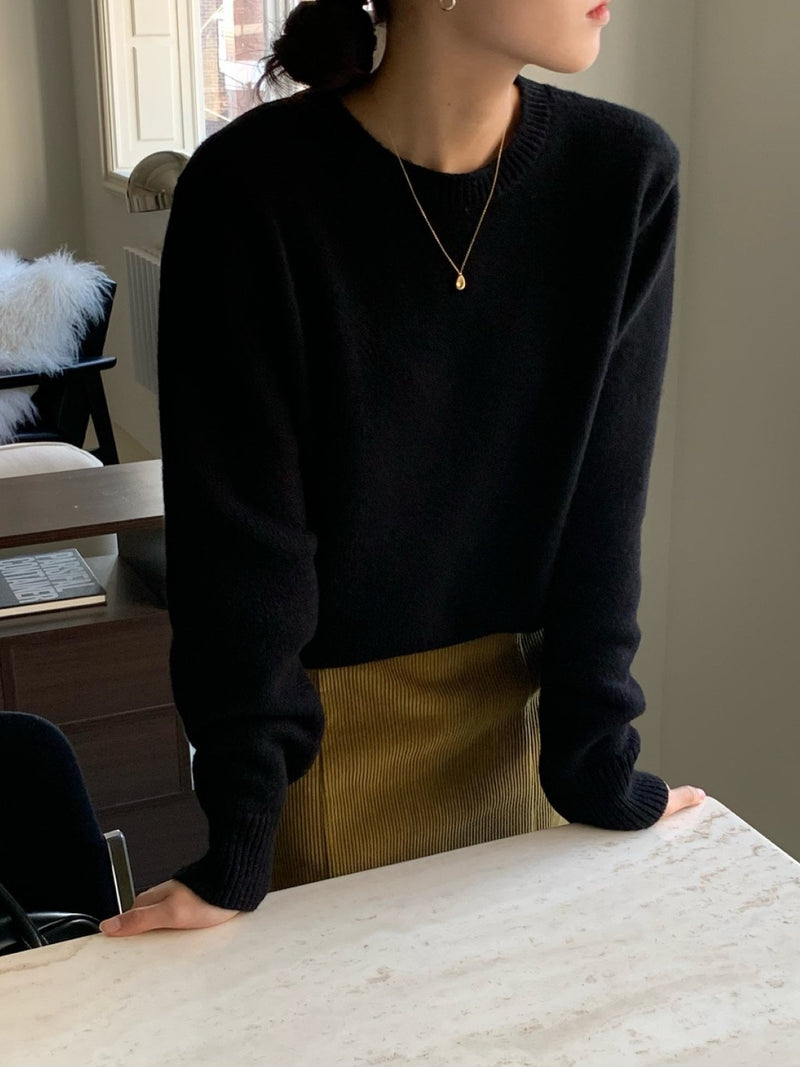 BACK SLIT WOOL O-NECK KNIT