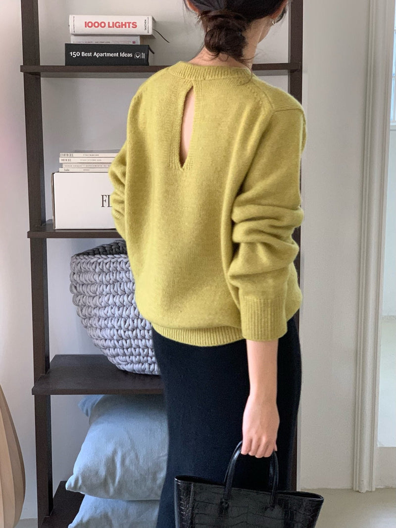 BACK SLIT WOOL O-NECK KNIT