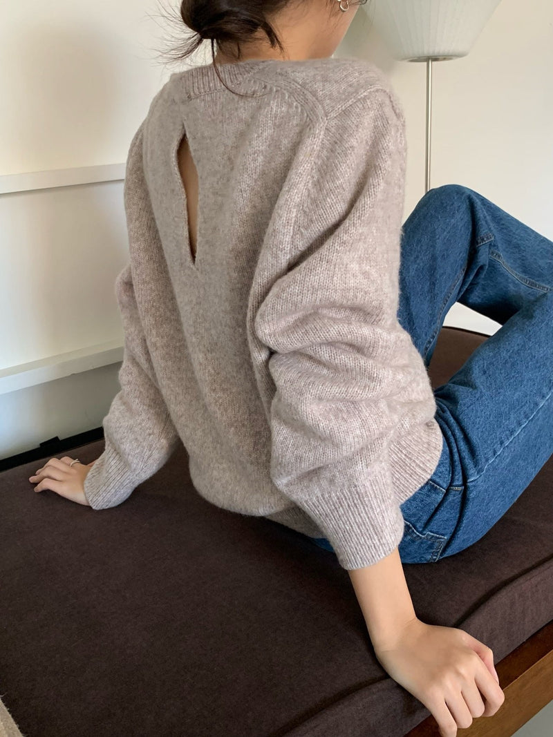 BACK SLIT WOOL O-NECK KNIT