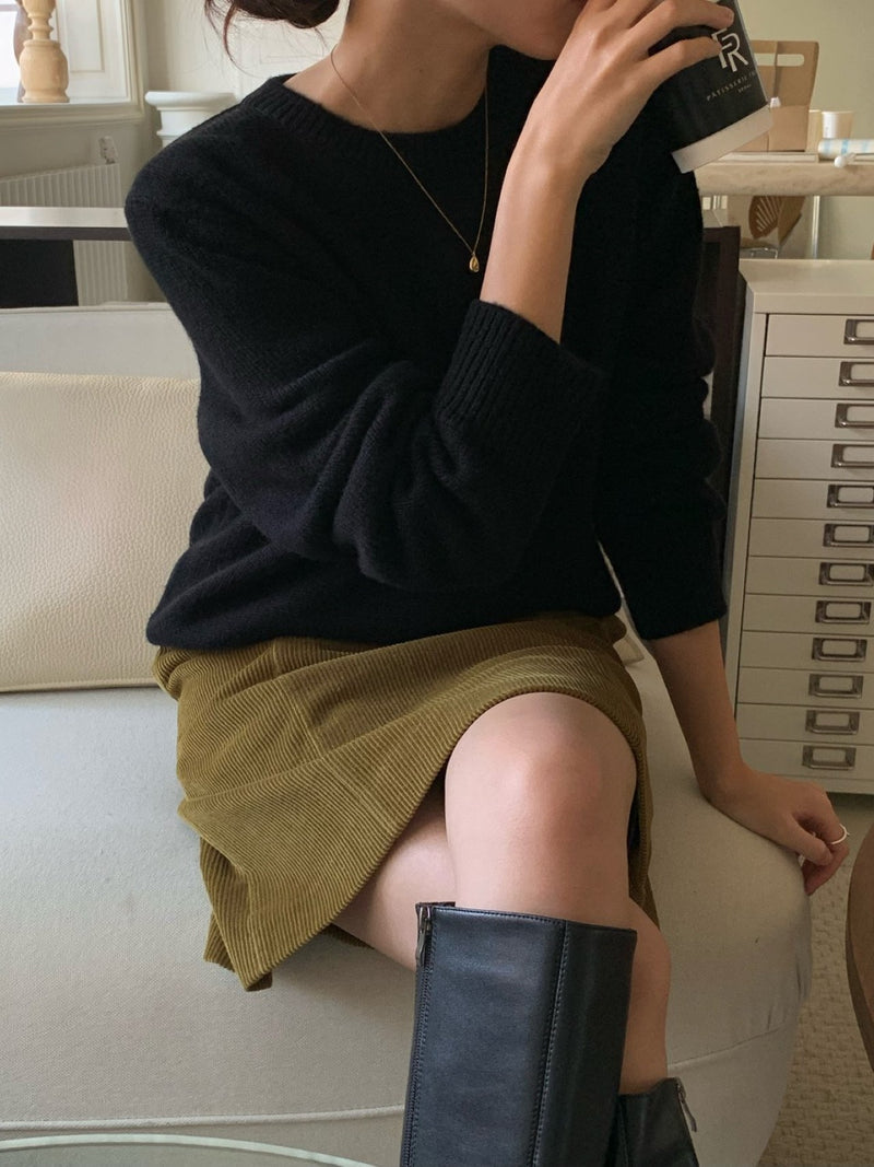 BACK SLIT WOOL O-NECK KNIT