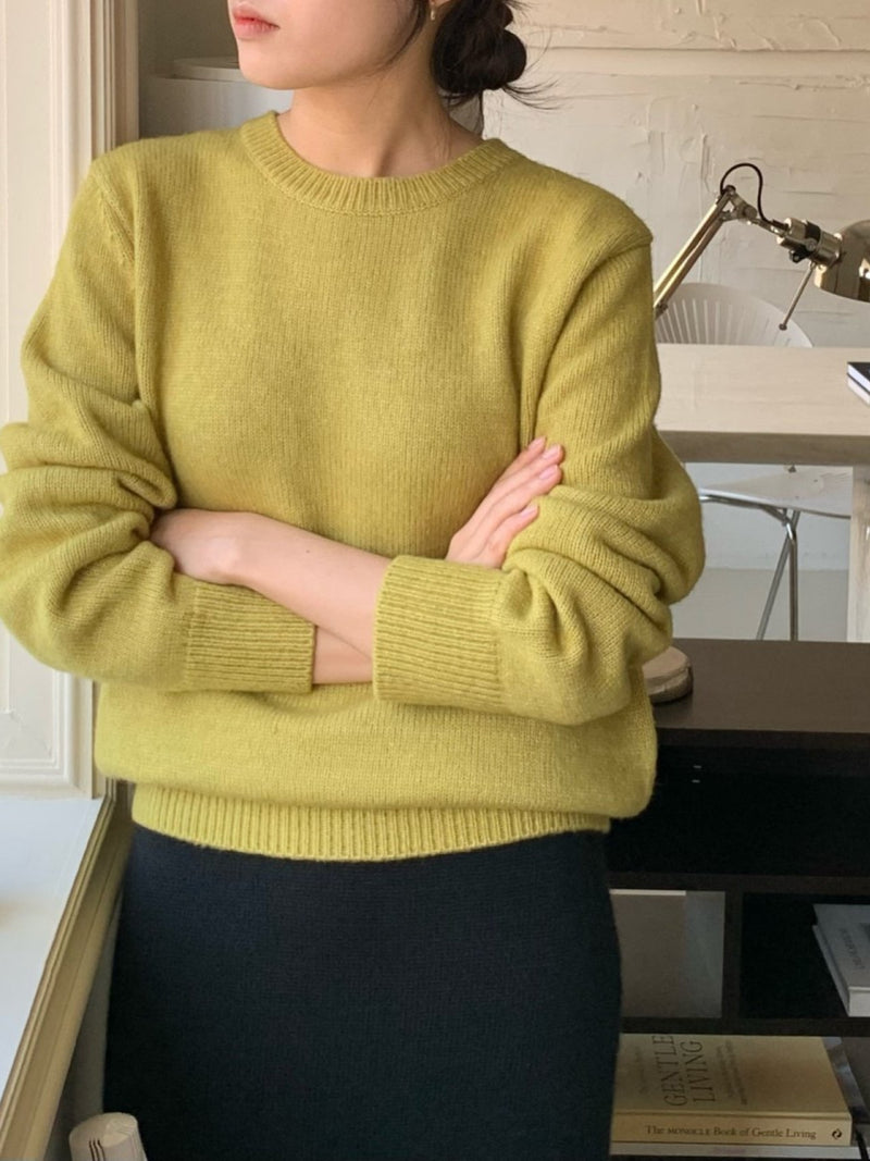 BACK SLIT WOOL O-NECK KNIT
