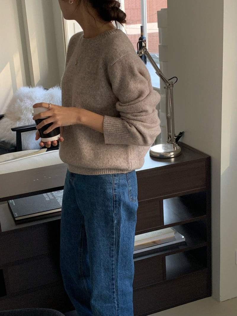 BACK SLIT WOOL O-NECK KNIT