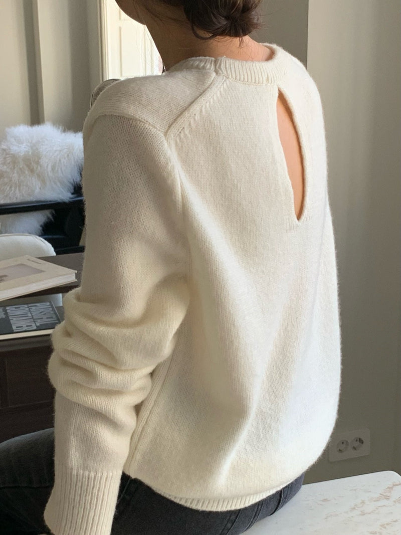 BACK SLIT WOOL O-NECK KNIT