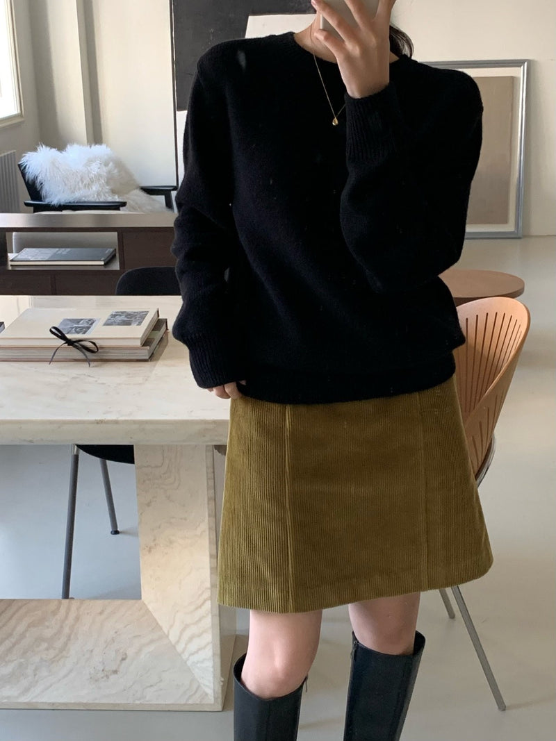 BACK SLIT WOOL O-NECK KNIT