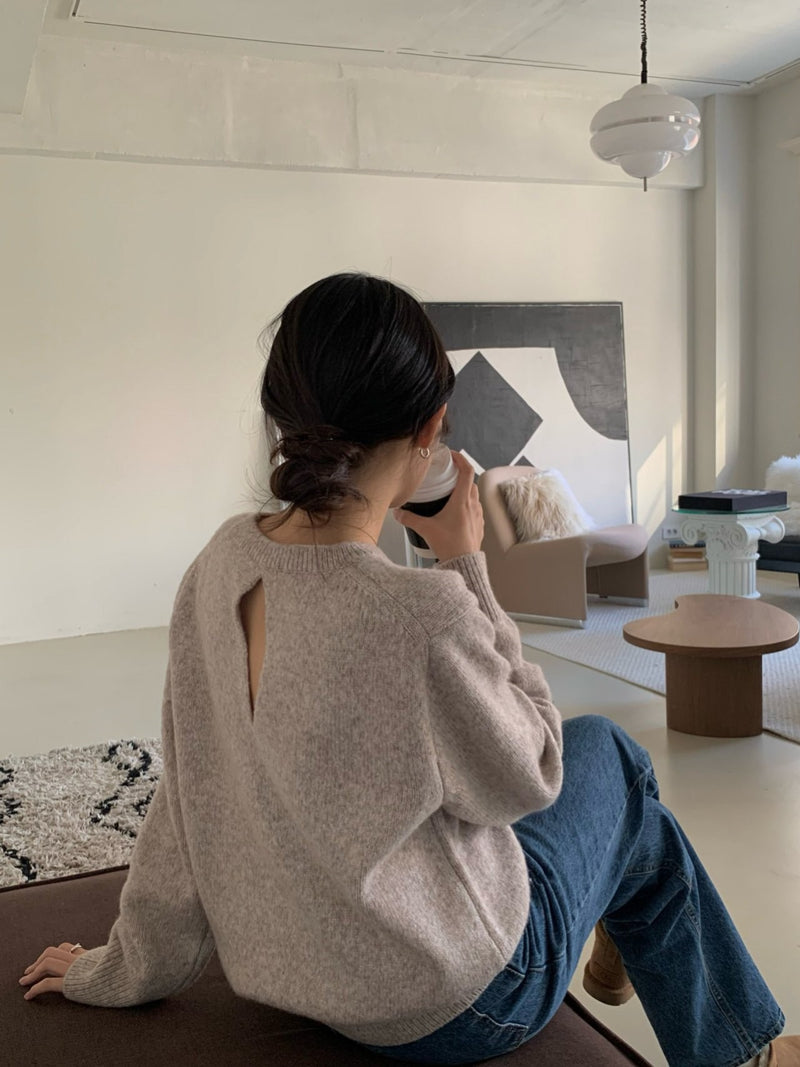 BACK SLIT WOOL O-NECK KNIT