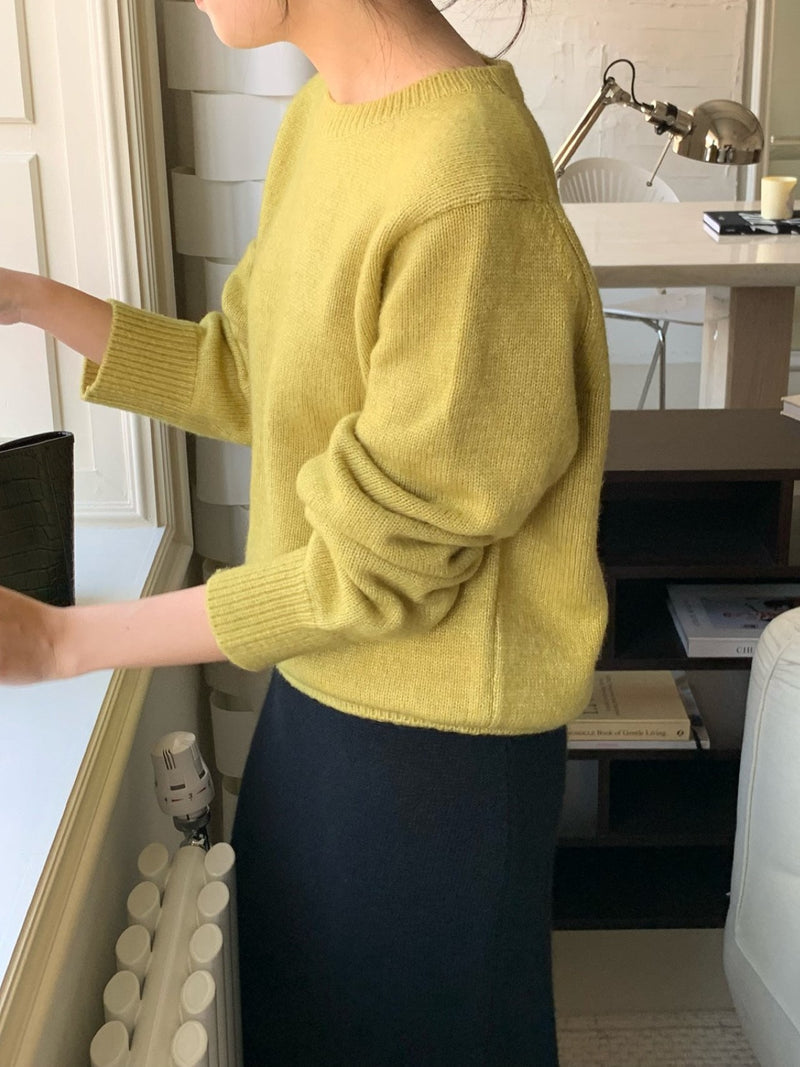 BACK SLIT WOOL O-NECK KNIT
