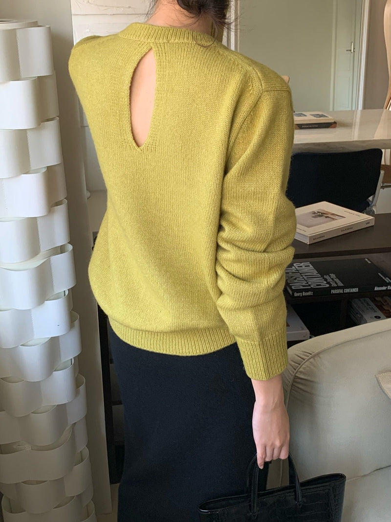 BACK SLIT WOOL O-NECK KNIT
