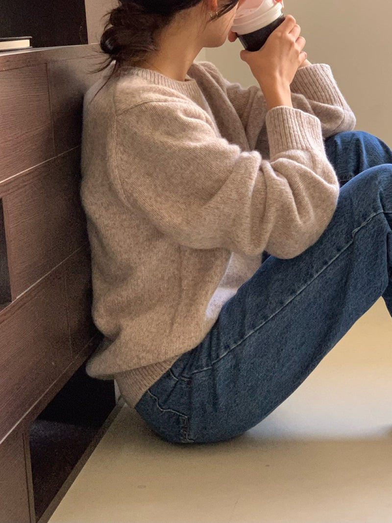 BACK SLIT WOOL O-NECK KNIT
