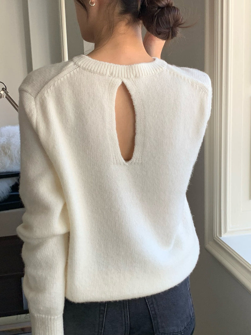 BACK SLIT WOOL O-NECK KNIT