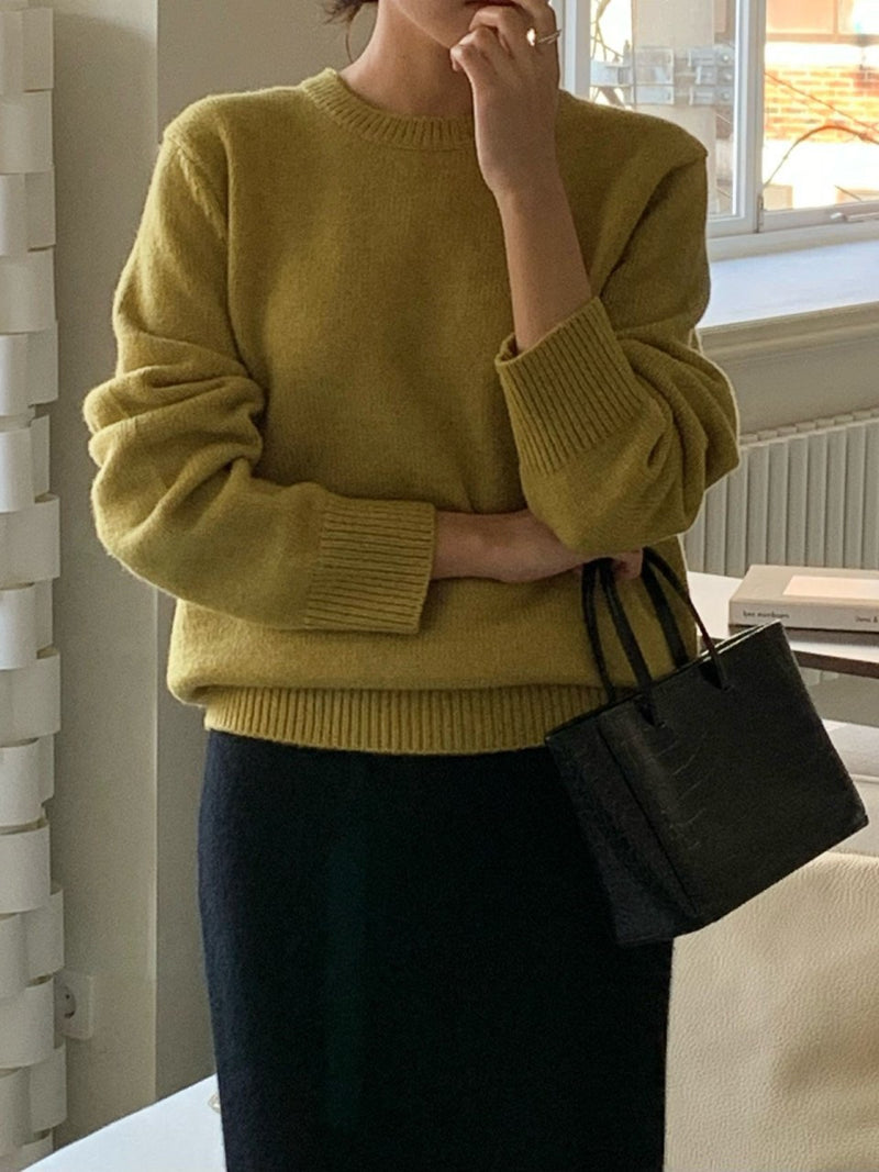 BACK SLIT WOOL O-NECK KNIT
