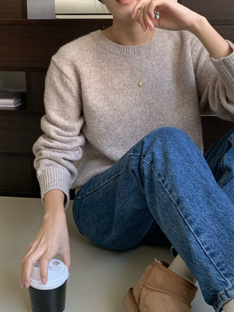 BACK SLIT WOOL O-NECK KNIT