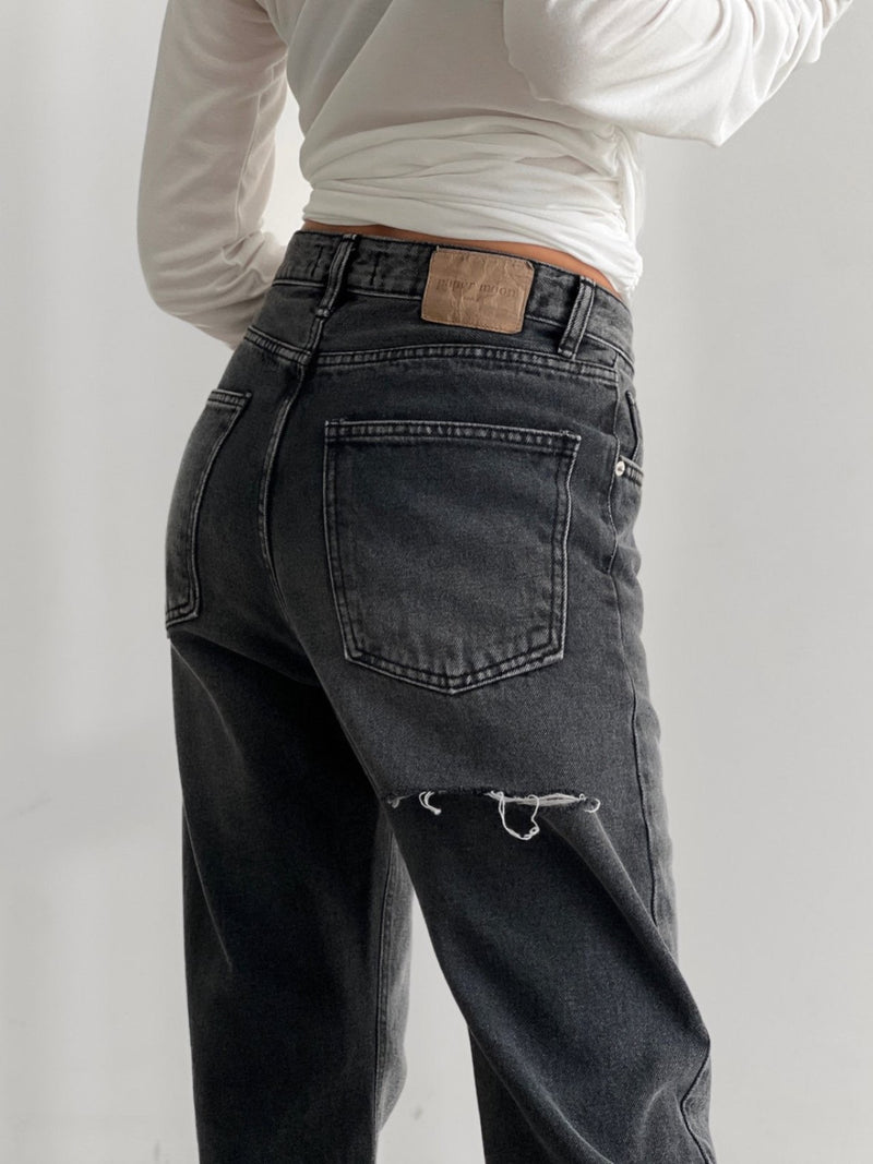 BACK SPLIT DETAIL WASHED BLACK JEANS