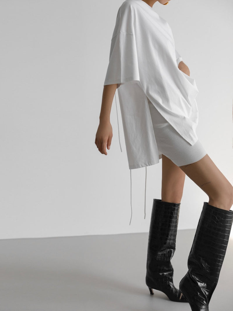 BACK STRING SIDE SLIT DETAIL T-SHIRT