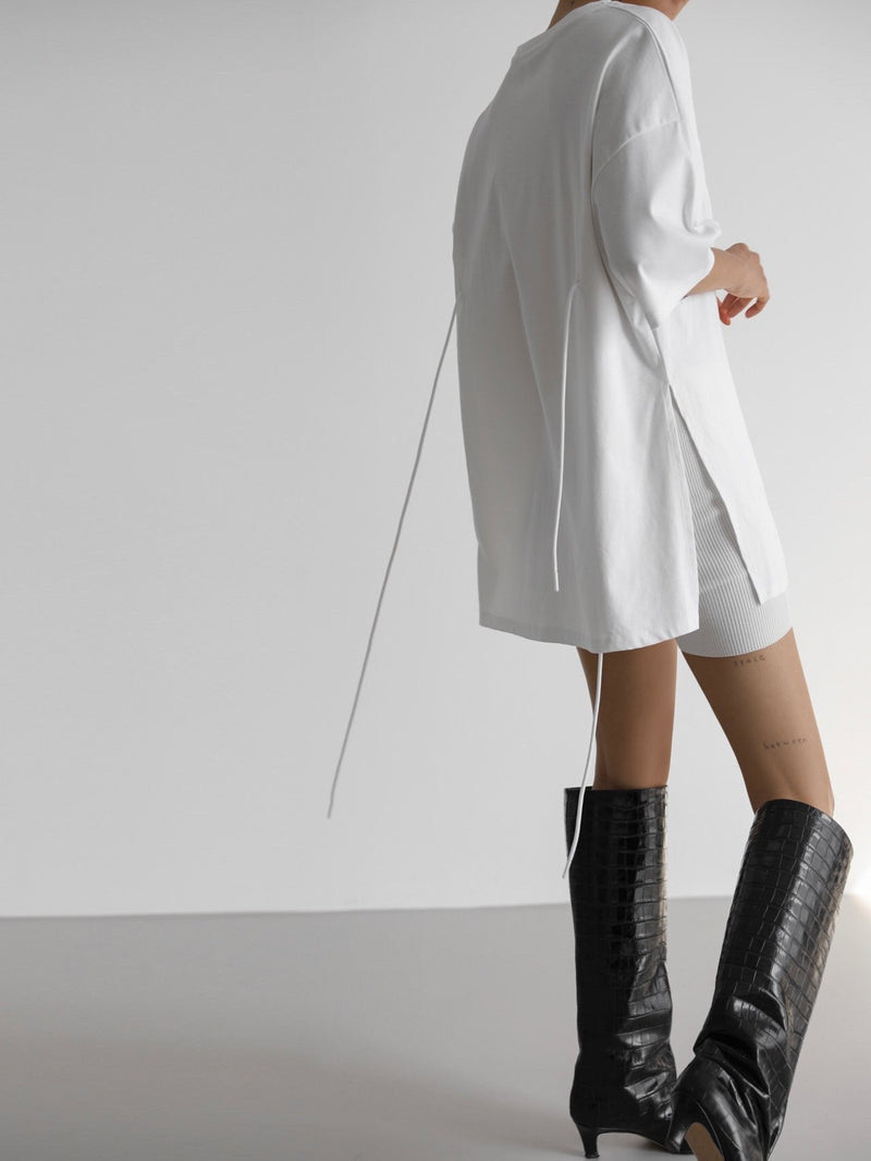 BACK STRING SIDE SLIT DETAIL T-SHIRT