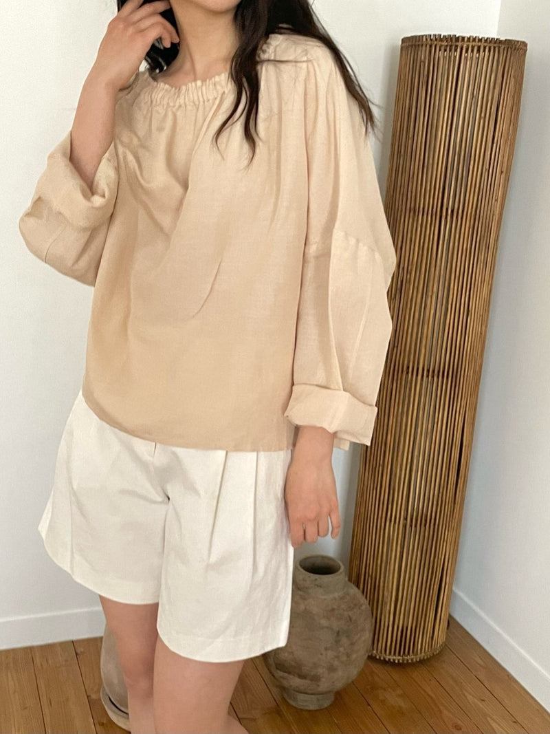 BANDED LINEN SHIRRING BLOUSE