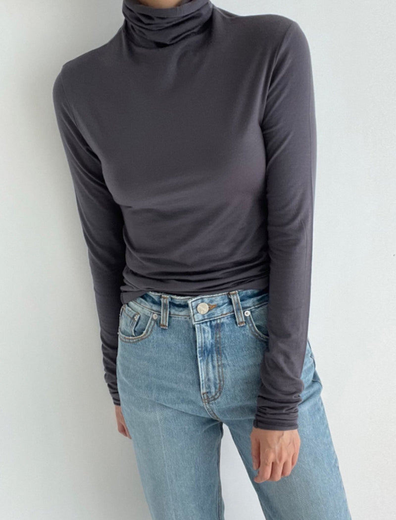 BASIC TURTLENECK LONG SLEEVE T-SHIRT