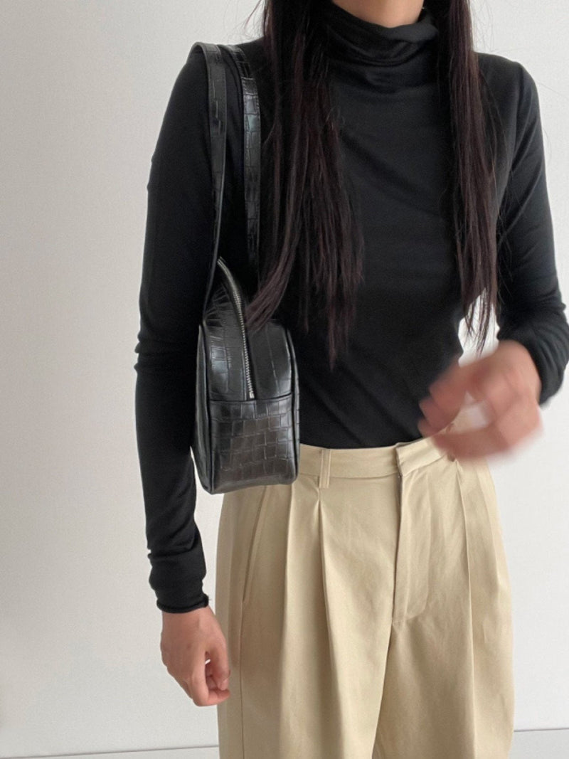 BASIC TURTLENECK LONG SLEEVE T-SHIRT