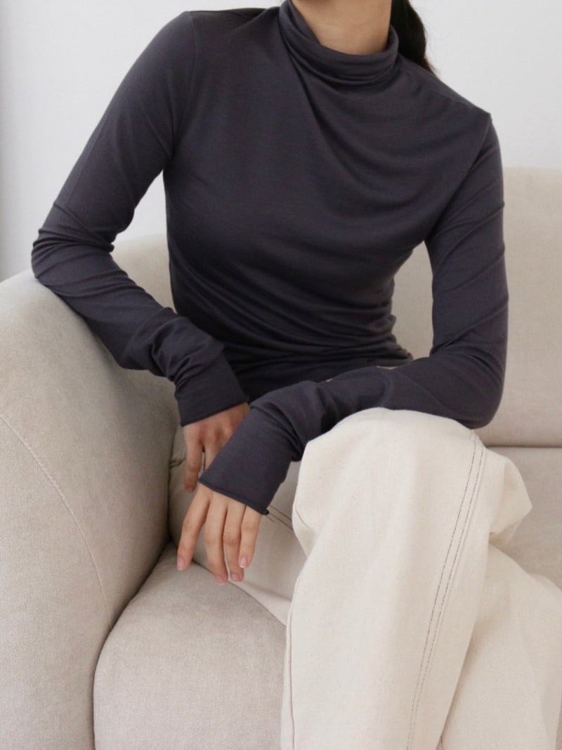 BASIC TURTLENECK LONG SLEEVE T-SHIRT