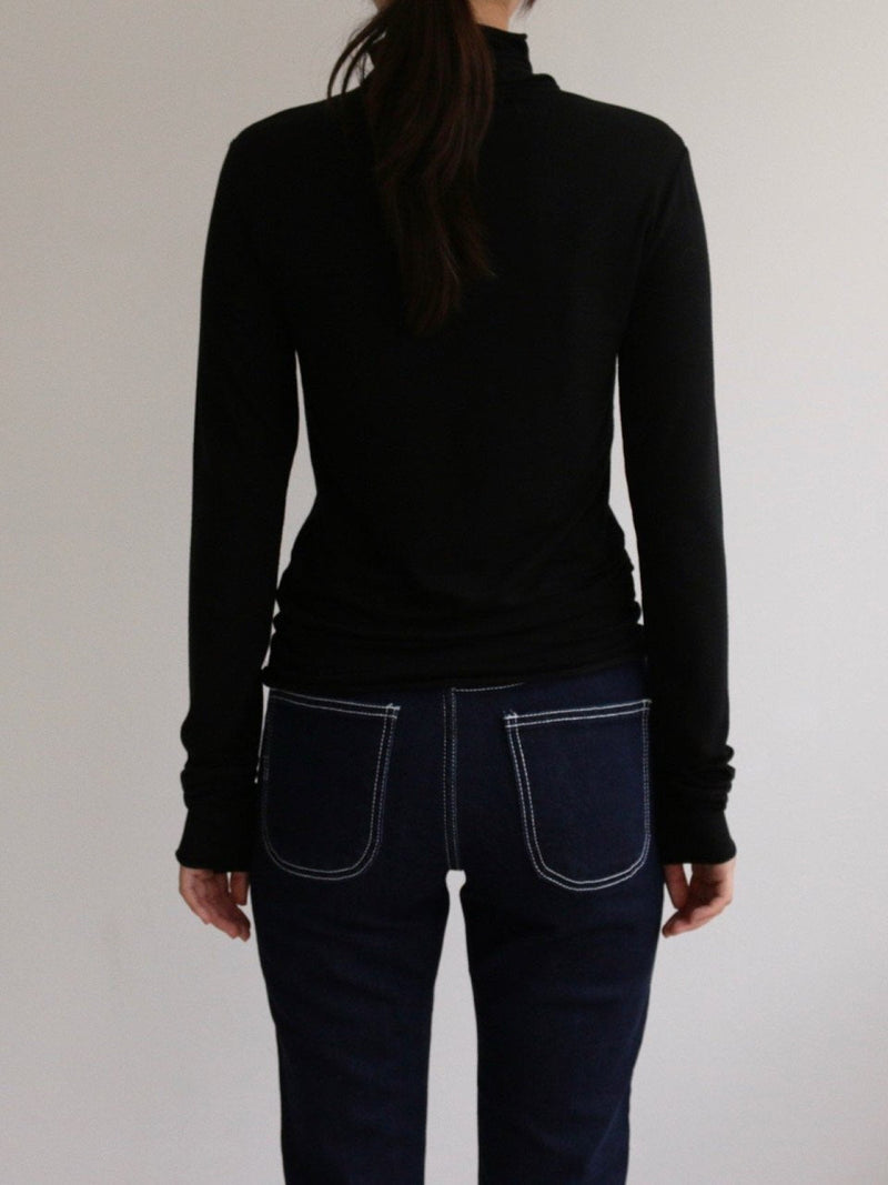 BASIC TURTLENECK LONG SLEEVE T-SHIRT