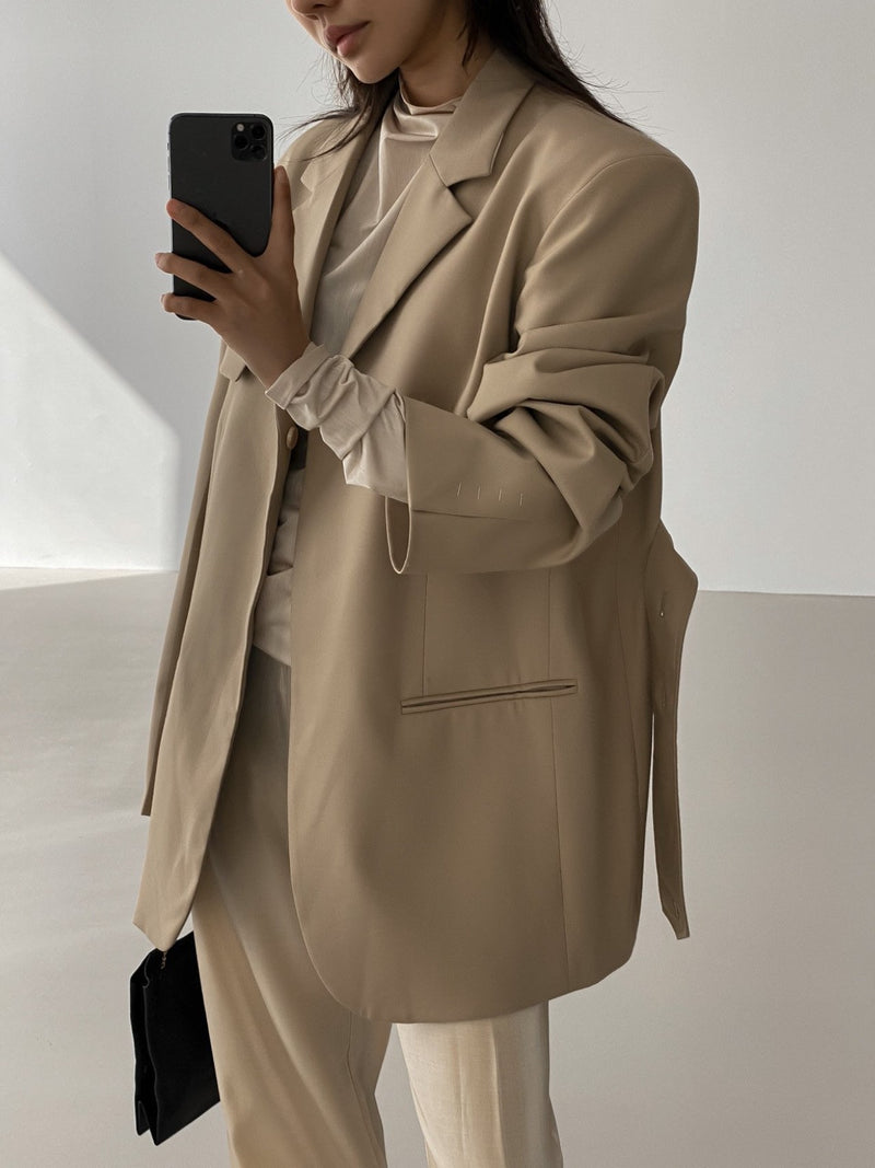 BELTED BUTTON DOWN TAILORED WOOL BLAZER
