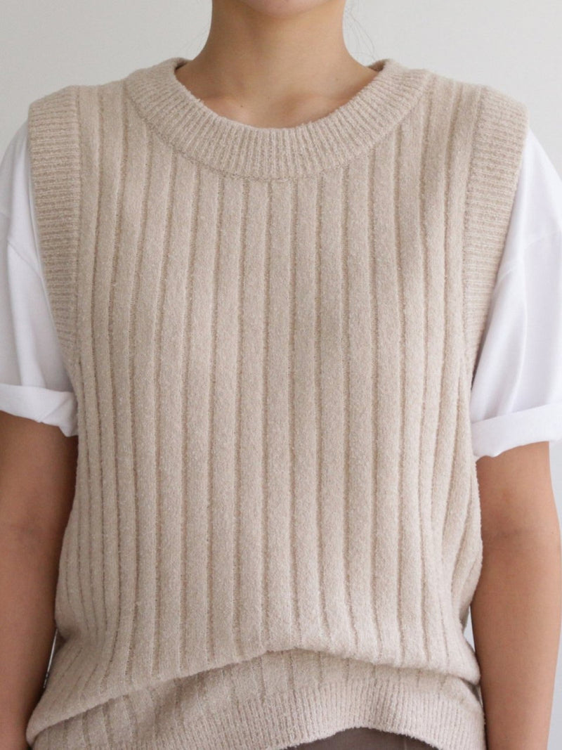 BOUCLE WOOL ROUND NECK KNIT VEST