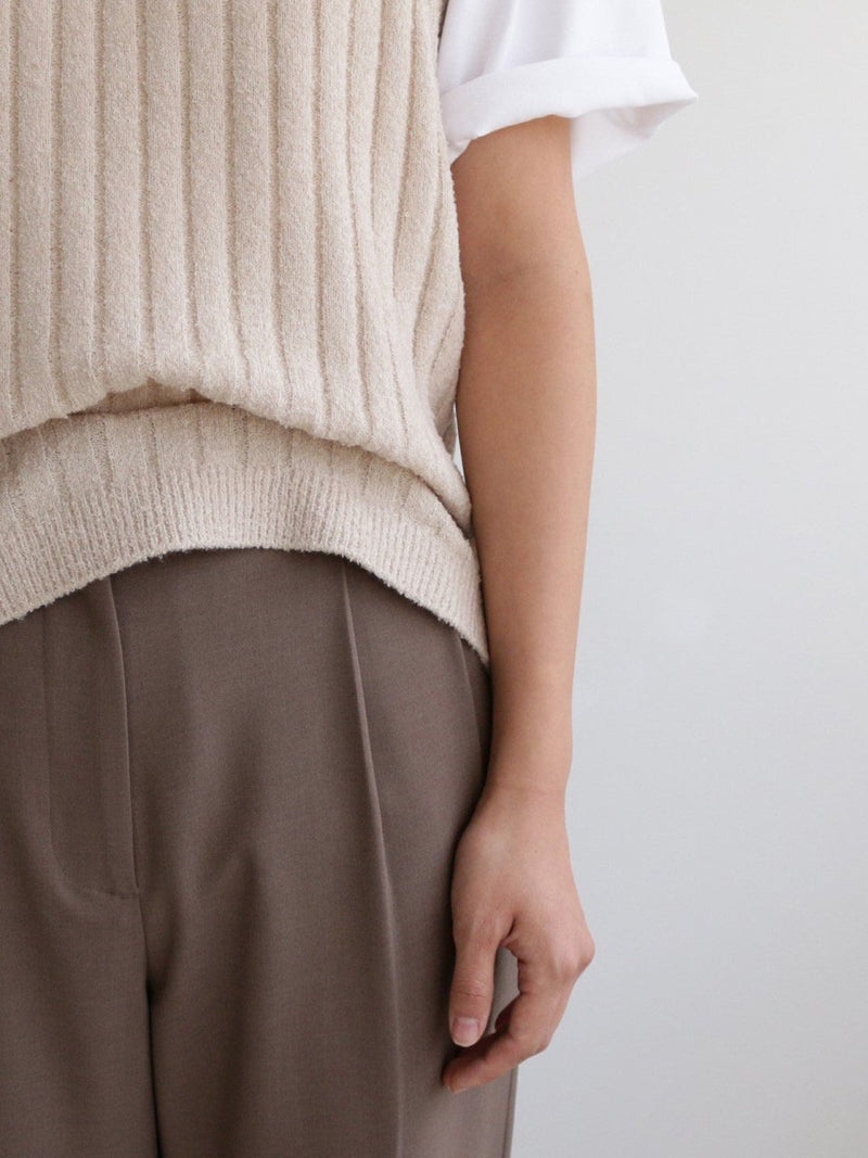 BOUCLE WOOL ROUND NECK KNIT VEST