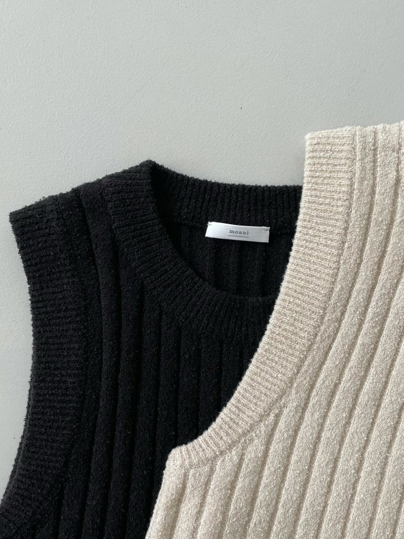 BOUCLE WOOL ROUND NECK KNIT VEST