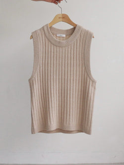 BOUCLE WOOL ROUND NECK KNIT VEST