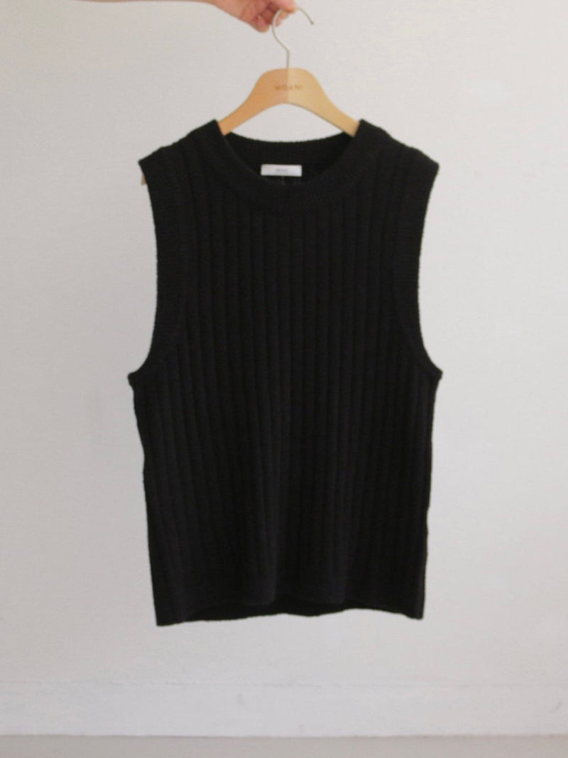 BOUCLE WOOL ROUND NECK KNIT VEST