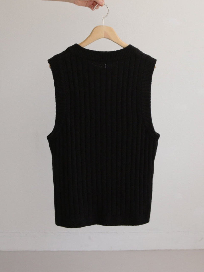 BOUCLE WOOL ROUND NECK KNIT VEST