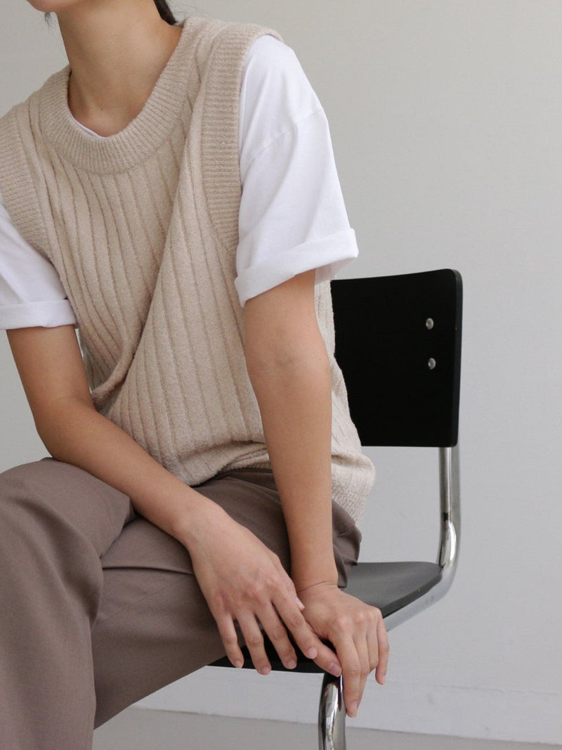 BOUCLE WOOL ROUND NECK KNIT VEST