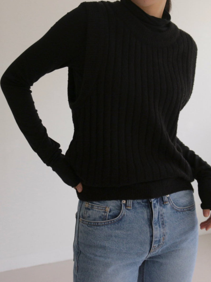 BOUCLE WOOL ROUND NECK KNIT VEST