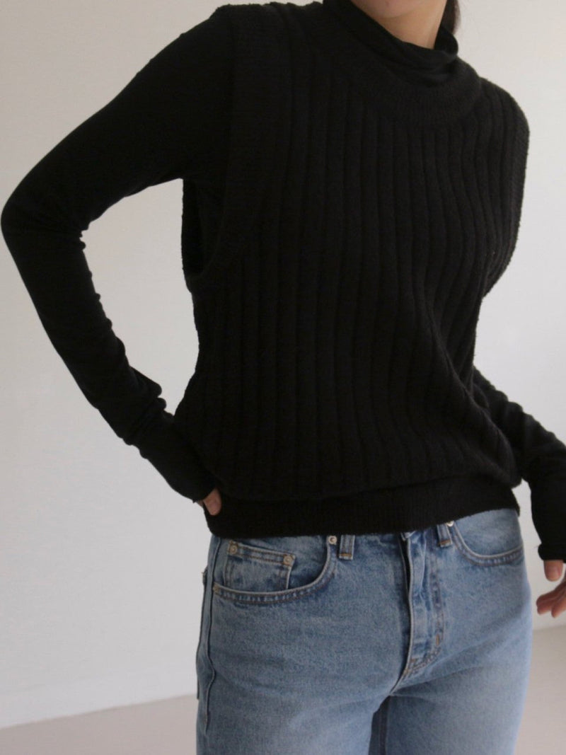 BOUCLE WOOL ROUND NECK KNIT VEST