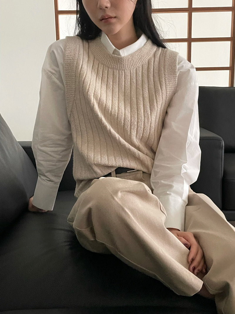 BOUCLE WOOL ROUND NECK KNIT VEST