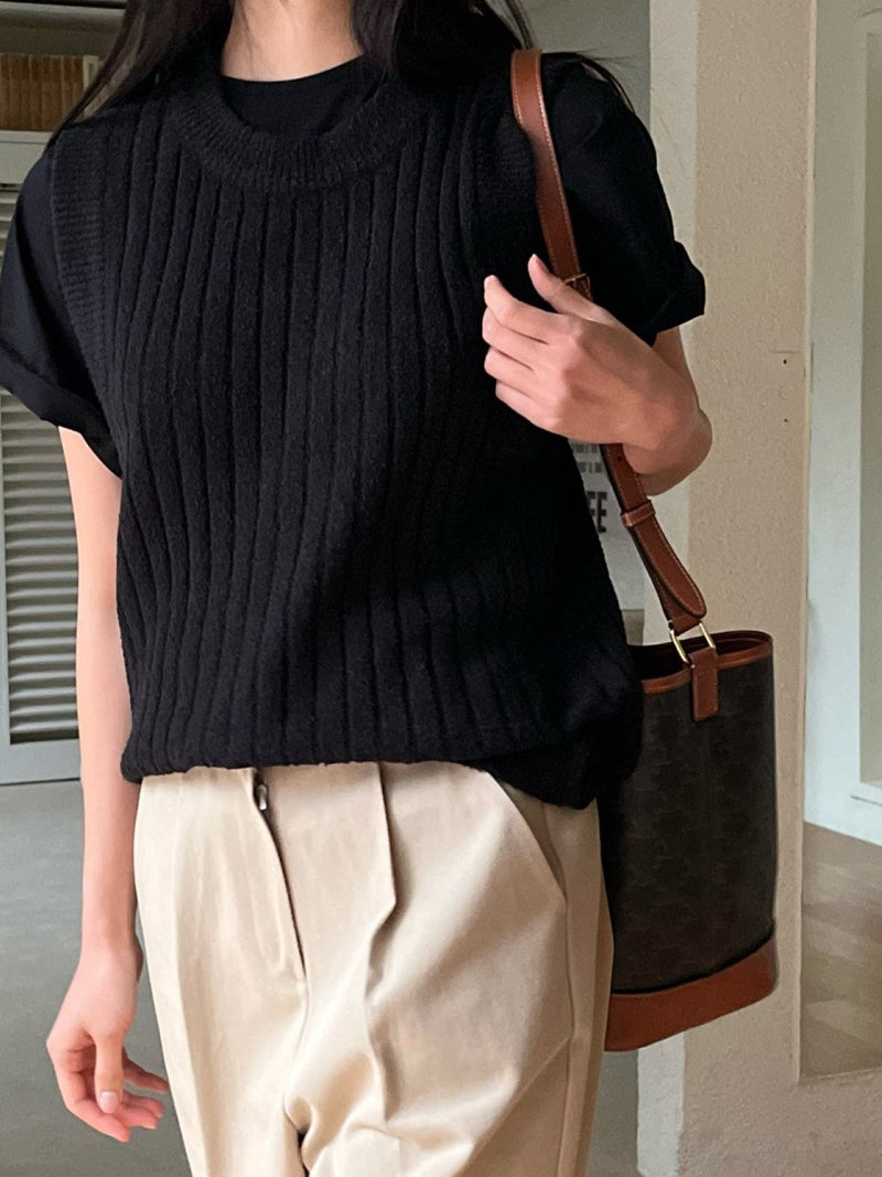 BOUCLE WOOL ROUND NECK KNIT VEST