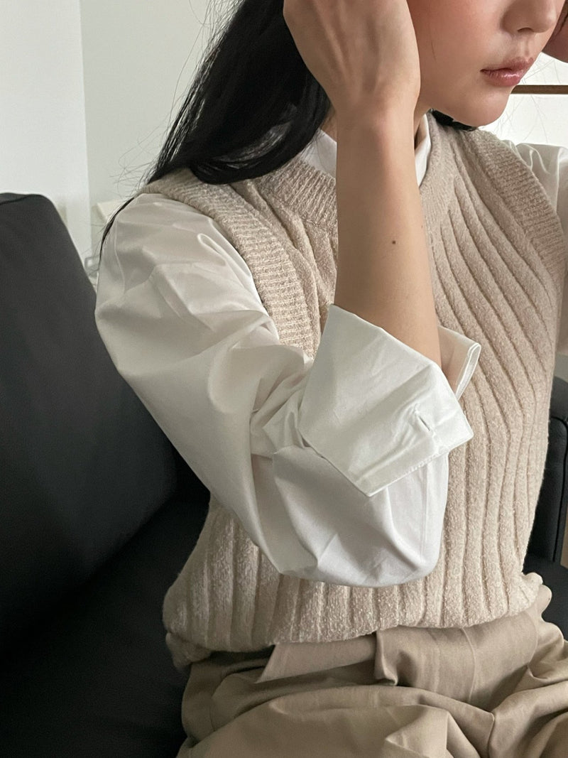 BOUCLE WOOL ROUND NECK KNIT VEST