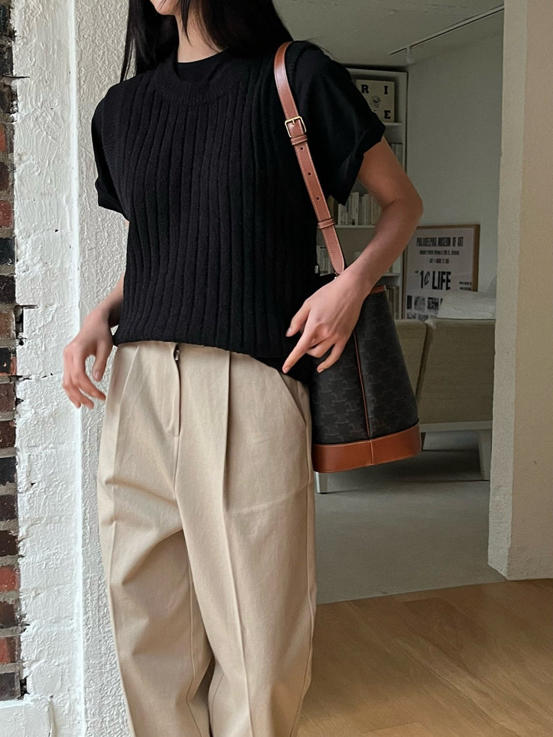 BOUCLE WOOL ROUND NECK KNIT VEST