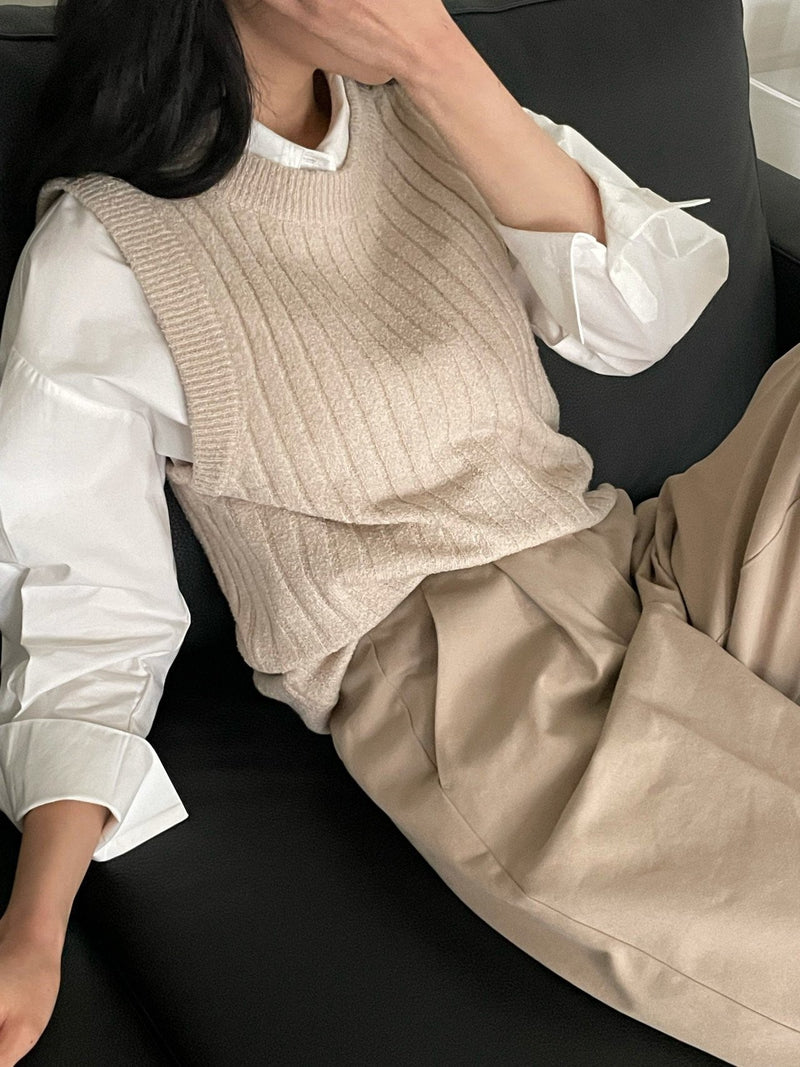 BOUCLE WOOL ROUND NECK KNIT VEST