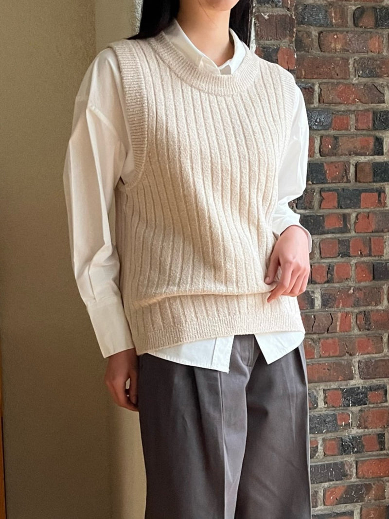 BOUCLE WOOL ROUND NECK KNIT VEST