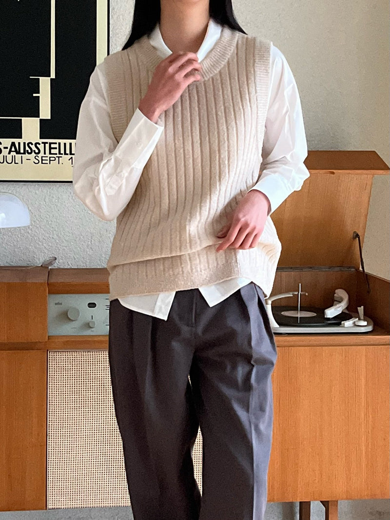 BOUCLE WOOL ROUND NECK KNIT VEST