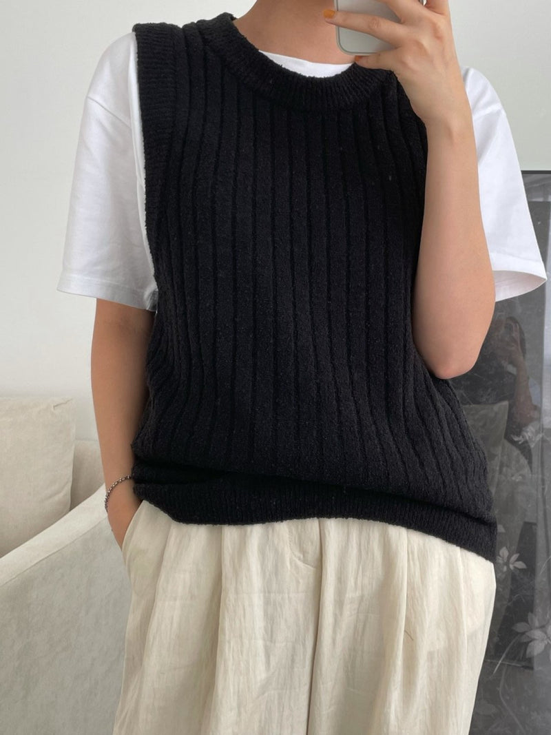 BOUCLE WOOL ROUND NECK KNIT VEST