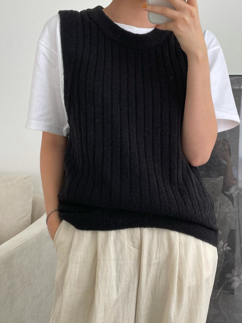 BOUCLE WOOL ROUND NECK KNIT VEST