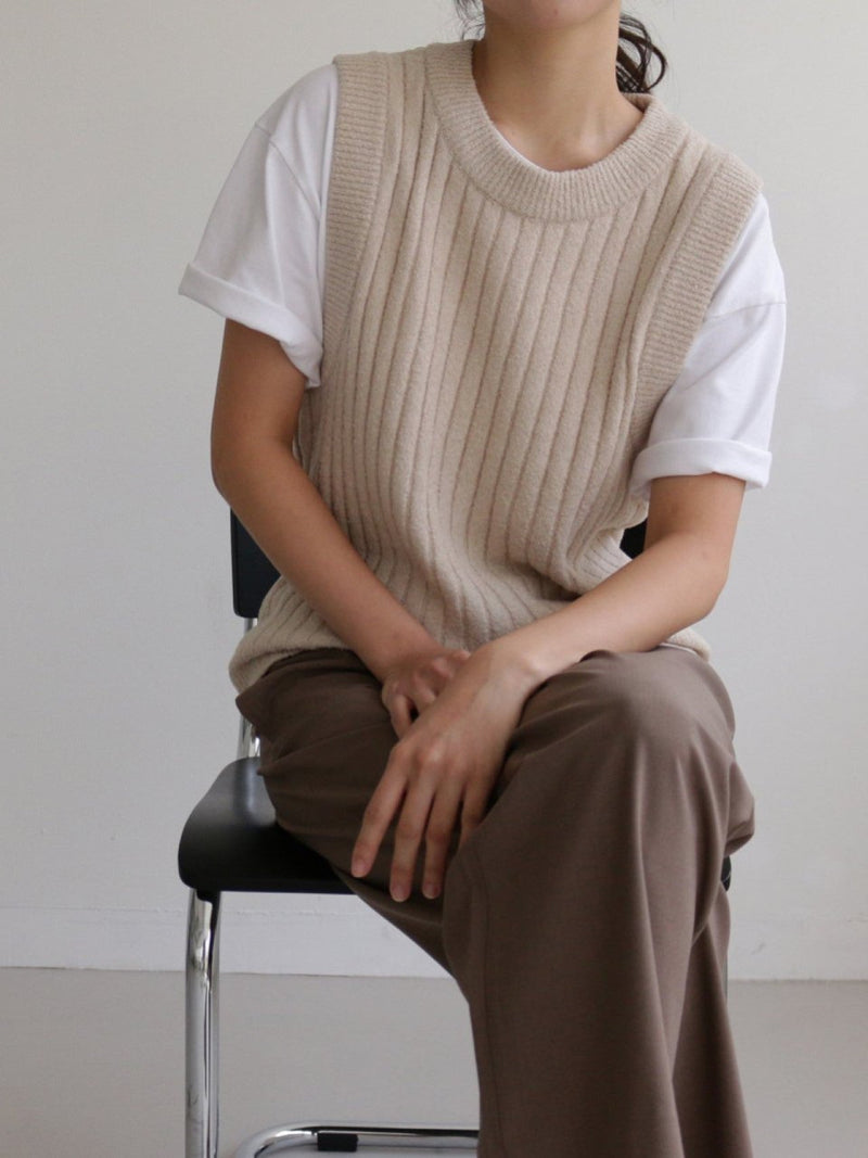 BOUCLE WOOL ROUND NECK KNIT VEST