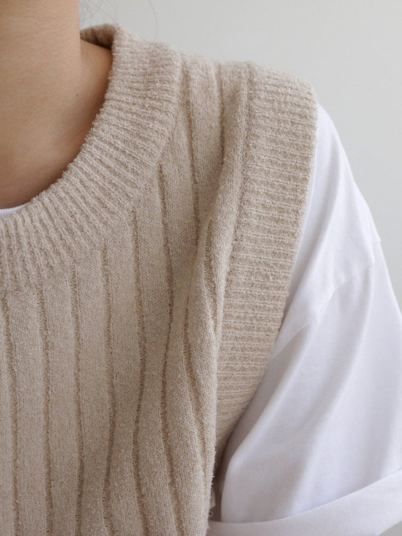 BOUCLE WOOL ROUND NECK KNIT VEST