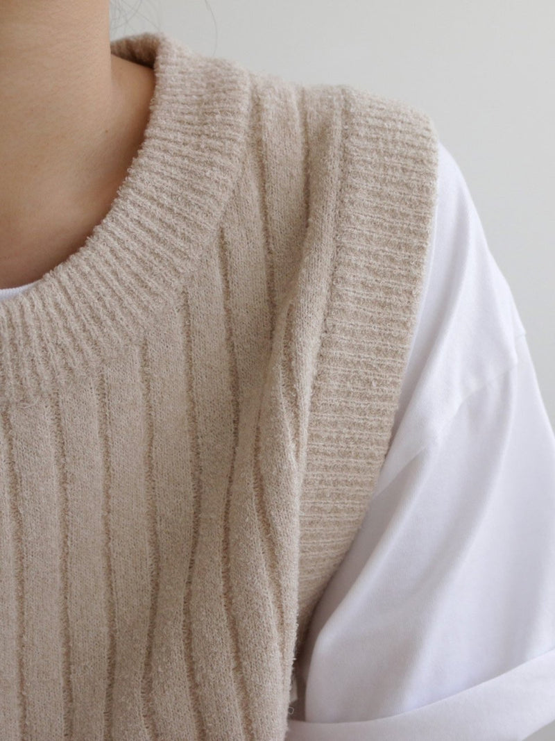 BOUCLE WOOL ROUND NECK KNIT VEST