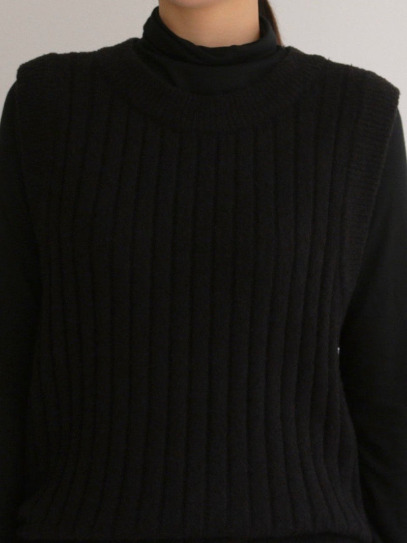 BOUCLE WOOL ROUND NECK KNIT VEST